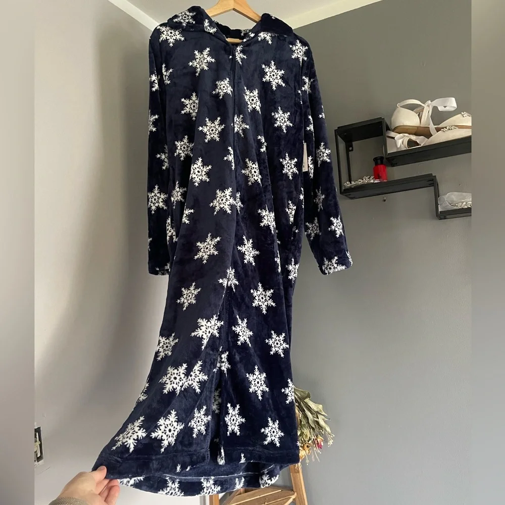 Snowflake Bath Robe NWT - Picture 2 of 3